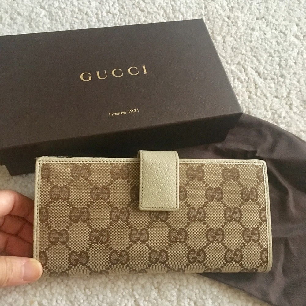 SOLD! Classic Gucci Wallet